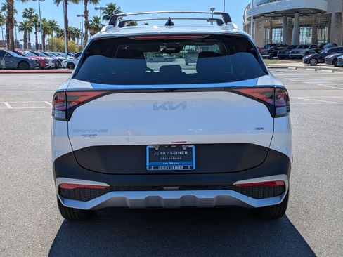 Used 2024 Kia Sportage EX image 4