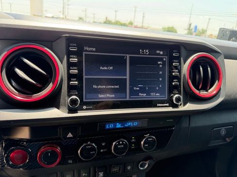 Used 2022 Toyota Tacoma TRD Off-Road w/ Technology Package AWD/4WD image 39