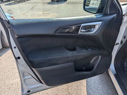 Used 2016 Nissan Pathfinder S FWD image 10