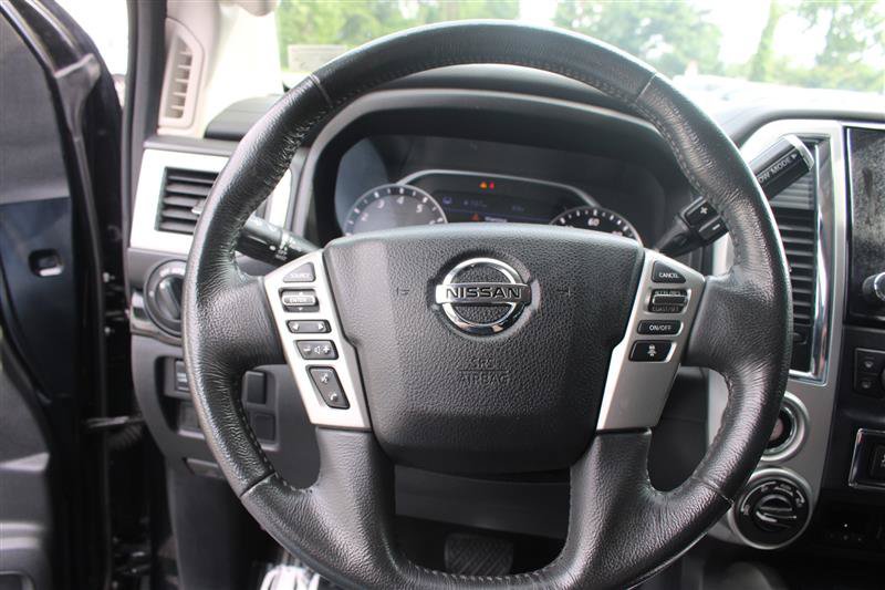 Used 2020 Nissan Titan SV w/ SV Convenience Package AWD/4WD image 13
