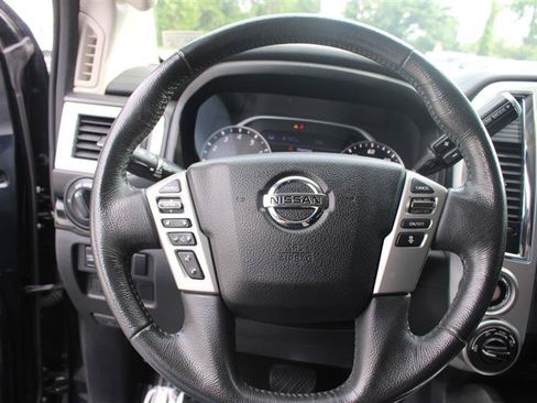 Used 2020 Nissan Titan SV w/ SV Convenience Package AWD/4WD image 13