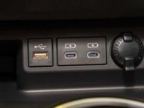 Used 2023 Toyota Highlander LE image 16