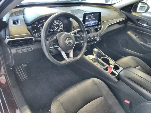 Used 2024 Nissan Altima 2.5 SV FWD image 14