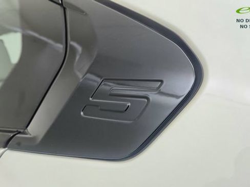 Used 2024 BMW i5 eDrive40i w/ Executive Package RWD image 18