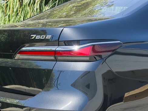 New 2025 BMW 750e xDrive image 7