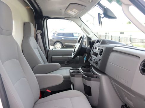 Used 2024 Ford E-450 and Econoline 450 Super Duty w/ Driver's Safety Package RWD image 12