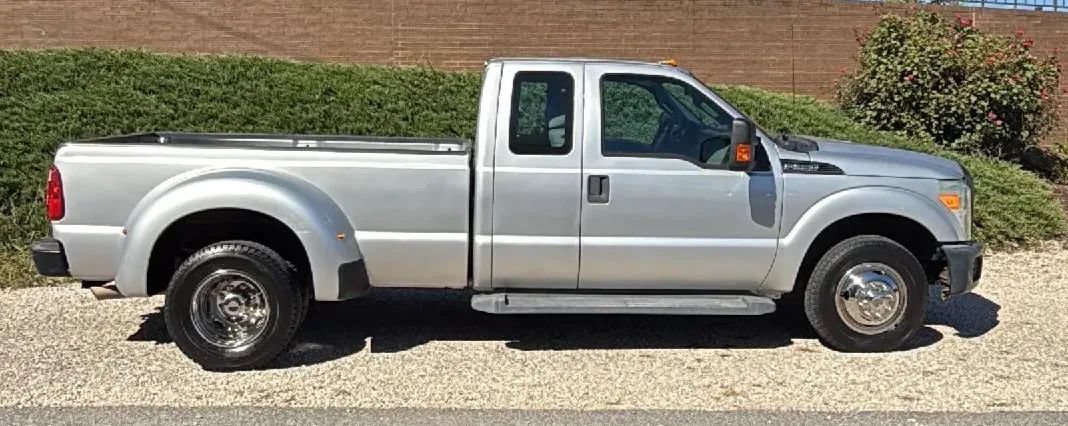 Used 2015 Ford F350 XL w/ Power Equipment Group RWD image 4
