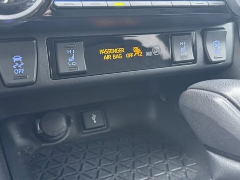 Used 2022 Toyota RAV4 XLE w/ XLE Grade Weather Package image 13