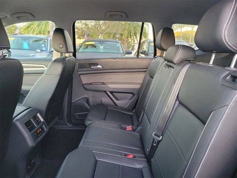 Certified 2023 Volkswagen Atlas SE w/ Black Wheel Package image 8