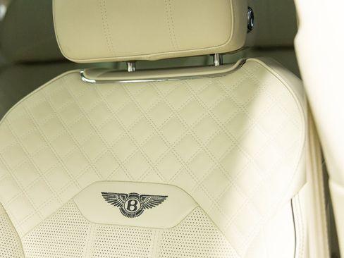 Used 2023 Bentley Bentayga AWD/4WD image 34