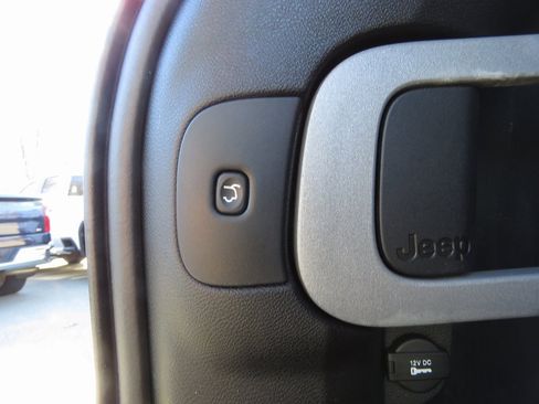 Used 2018 Jeep Cherokee Overland w/ Heavy Duty Protection Group image 19