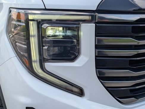 Used 2022 GMC Sierra 1500 AT4 w/ AT4 Premium Package AWD/4WD image 5