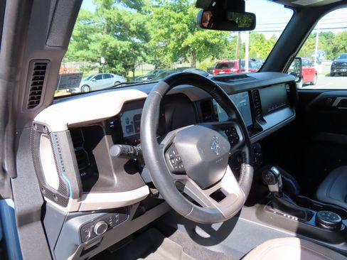 Used 2022 Ford Bronco Wildtrak image 16