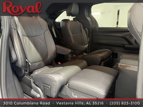 Used 2026 Toyota Sienna Platinum AWD/4WD image 14