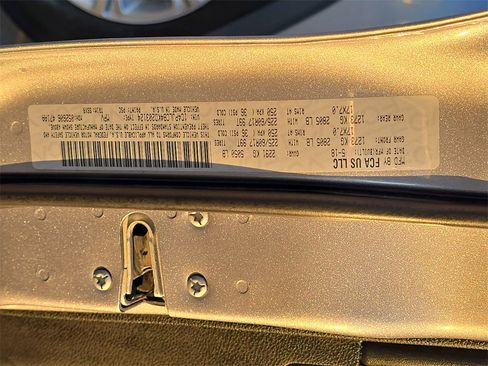 Used 2019 Jeep Cherokee Latitude w/ Popular Appearance Group image 34