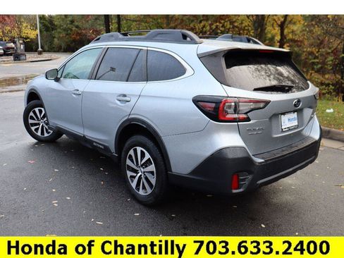 Used 2020 Subaru Outback Premium image 5