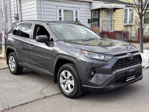 Used 2019 Toyota RAV4 LE image 6