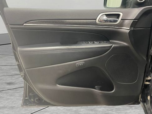 Used 2018 Jeep Grand Cherokee Limited image 14