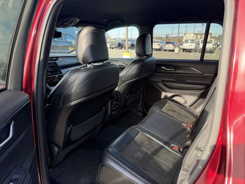 Used 2023 Jeep Grand Cherokee Altitude image 34