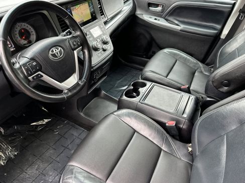 Used 2015 Toyota Sienna SE w/ SE Preferred Package FWD image 11