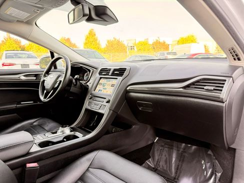 Used 2018 Ford Fusion SE w/ Equipment Group 602A FWD image 23
