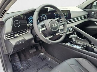 New 2025 Hyundai Elantra Limited video 3