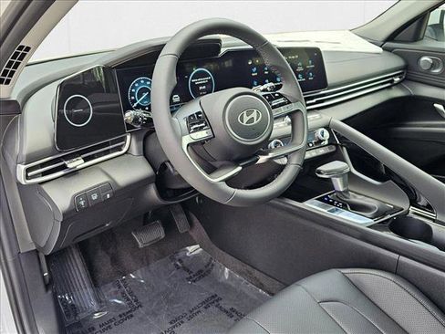 New 2025 Hyundai Elantra Limited image 3