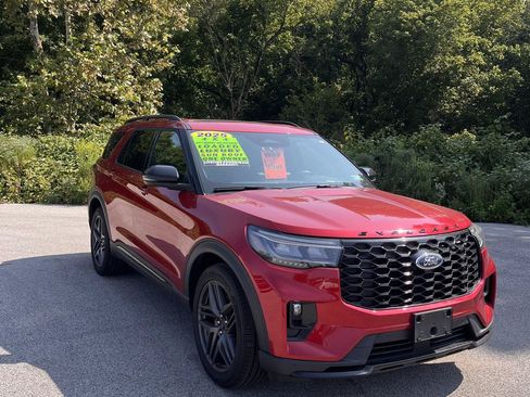 Used 2025 Ford Explorer ST AWD/4WD image 2