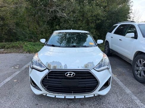 Used 2016 Hyundai Veloster Turbo FWD image 2