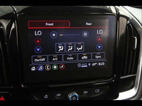 Used 2023 Chevrolet Traverse LT FWD image 12