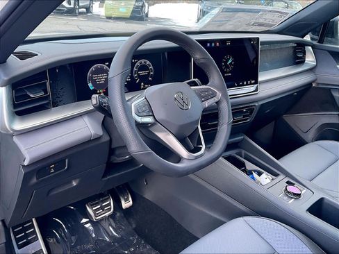 New 2026 Volkswagen Tiguan SE R-Line AWD/4WD image 9