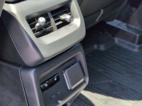 Certified 2025 Cadillac Optiq Luxury 2 w/ LPO, Floor Liner Package AWD/4WD image 21