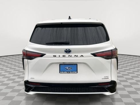 Used 2023 Toyota Sienna XSE AWD/4WD image 6