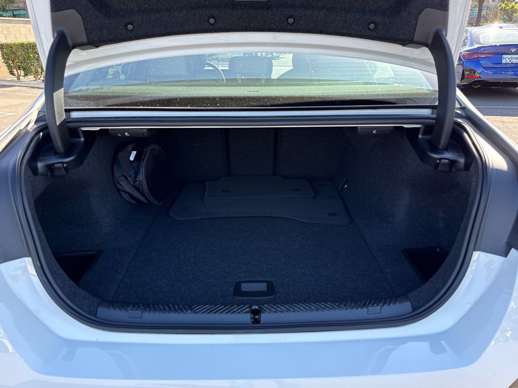 Used 2026 BMW i5 eDrive40 w/ M Sport Package RWD image 15