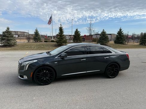 Used 2018 Cadillac XTS Luxury image 2