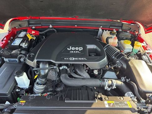Used 2021 Jeep Wrangler Unlimited Sahara AWD/4WD image 8