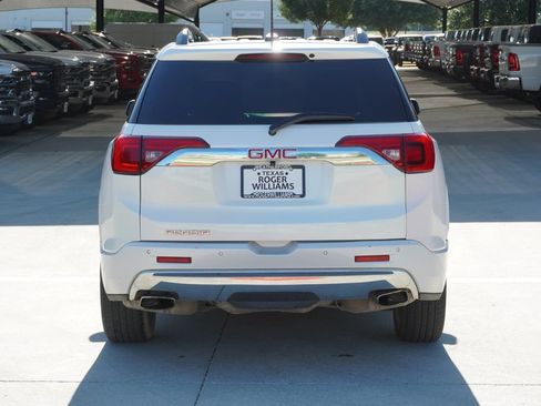 Used 2017 GMC Acadia Denali w/ Technology Package FWD image 4