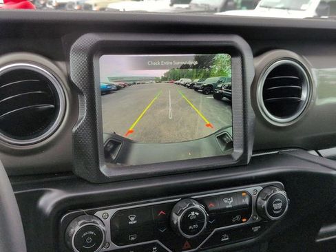 Used 2023 Jeep Gladiator Overland AWD/4WD image 22