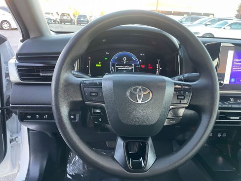 Used 2025 Toyota Camry LE image 28
