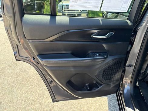 Used 2024 Jeep Grand Cherokee Laredo w/ Luxury Tech Group I AWD/4WD image 18