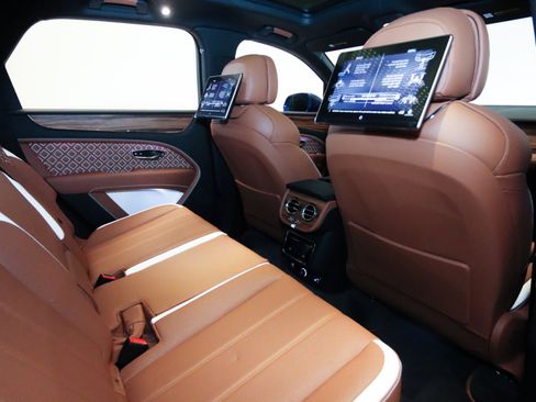 New 2025 Bentley Bentayga image 41