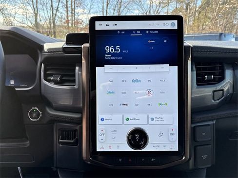 Used 2022 Ford F150 Lightning Lariat image 16