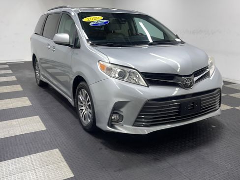 Used 2020 Toyota Sienna XLE FWD image 23