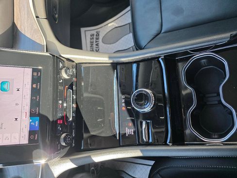 Used 2022 Jeep Grand Cherokee L Limited image 13