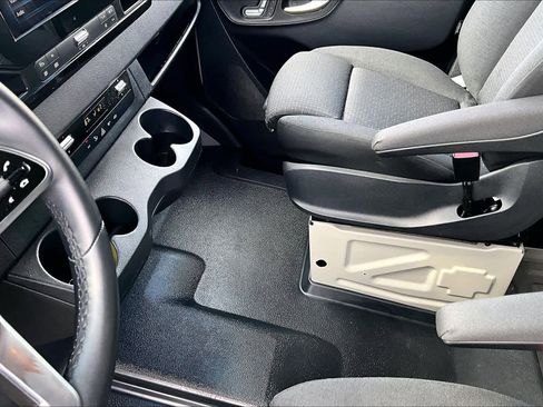 Used 2024 Mercedes-Benz Sprinter 2500 image 17