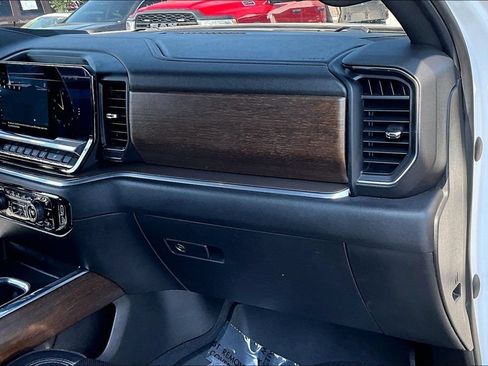 Used 2022 Chevrolet Silverado 1500 High Country w/ High Country Premium Package AWD/4WD image 26