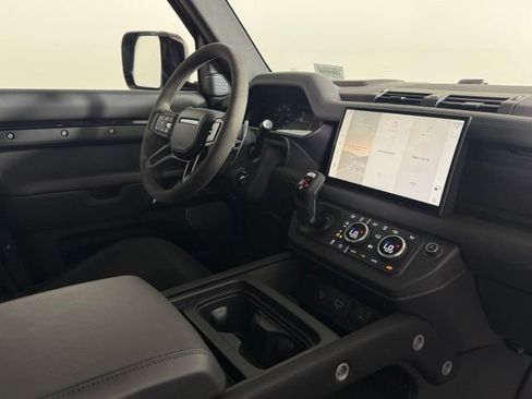 Used 2023 Land Rover Defender 110 V8 AWD/4WD image 17