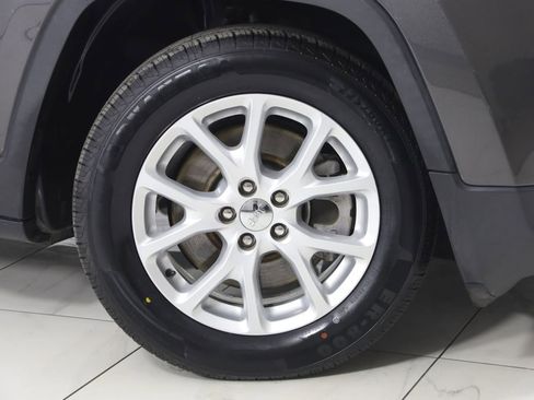 Used 2018 Jeep Cherokee Latitude Plus w/ Cold Weather Group image 13