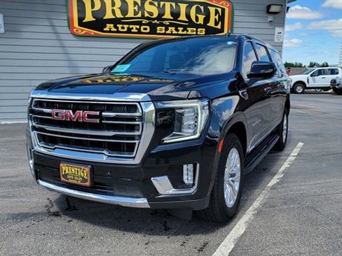 Used 2023 GMC Yukon XL SLT AWD/4WD image 2
