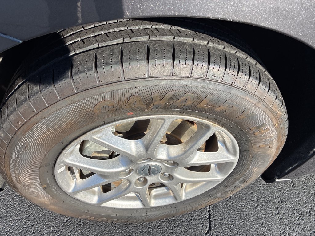 Used 2023 Chrysler Voyager LX FWD image 10